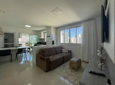 A planta de Residencial Renata - Apartamento completo na Praia de Palmas, a 315 metros do mar, com 3 dormitórios e acomodação para até 8 pessoas.