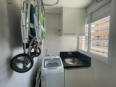 A planta de Residencial Renata - Apartamento completo na Praia de Palmas, a 315 metros do mar, com 3 dormitórios e acomodação para até 8 pessoas.