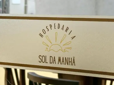 Um certificado, prémio, placa ou documento mostrado em Hospedaria Sol da Manhã