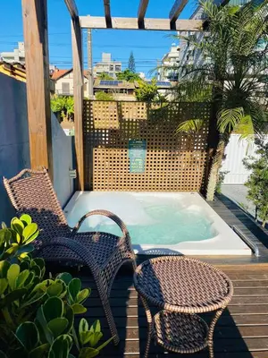 A piscina em ou perto de Residencial com Piscina e Jacuzzi com vista para a Natureza
