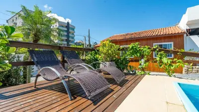 A piscina em ou perto de Residencial com Piscina e Jacuzzi com vista para a Natureza