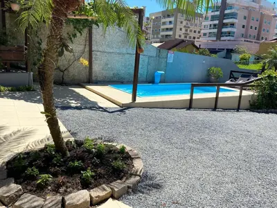 A piscina em ou perto de Residencial com Piscina e Jacuzzi com vista para a Natureza