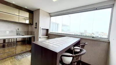 A cozinha ou kitchenette de Residencial Yasmin - Apartamento espaçoso na Praia de Palmas com 3 quartos, totalmente equipado e mobiliado, muito confortável e com excelente localização.