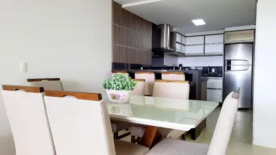 A cozinha ou kitchenette de Residencial Yasmin - Apartamento espaçoso na Praia de Palmas com 3 quartos, totalmente equipado e mobiliado, muito confortável e com excelente localização.