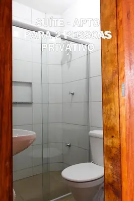 Uma casa de banho em CASA OLINDA - XXEstudio e SuitesXX wifi Ar split e Piscina YY