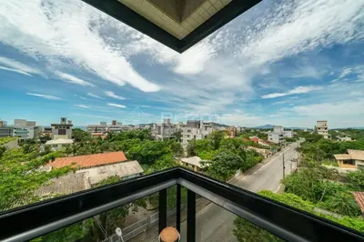 Uma vista geral de Bombinhas ou a vista da cidade a partir do apartamento