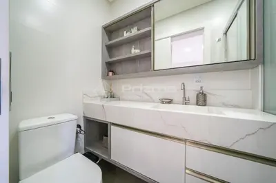 Uma casa de banho em Excelente Cobertura Duplex de Alto Padrão na praia de Mariscal.