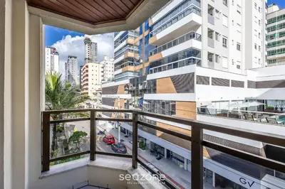 Uma varanda ou terraço em Apto 3Q c/ varanda 150m do mar Meia Praia EIS305