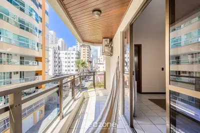 Uma varanda ou terraço em Apto 3Q c/ varanda 150m do mar Meia Praia EIS305