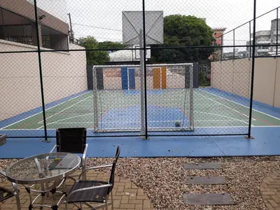 Comodidades para jogar ténis e squash em Recanto Cardeal 302-2 Apto 2 quartos para 5 pessoas ou nas proximidades
