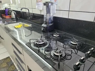 A cozinha ou kitchenette de Cobertura aconchegante 3 quartos excelente vista mar! 80 metros do mar em Meia Praia - Itapema