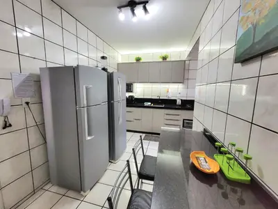 A cozinha ou kitchenette de Cobertura aconchegante 3 quartos excelente vista mar! 80 metros do mar em Meia Praia - Itapema