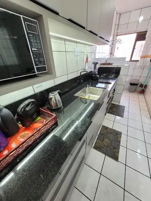 A cozinha ou kitchenette de Cobertura aconchegante 3 quartos excelente vista mar! 80 metros do mar em Meia Praia - Itapema
