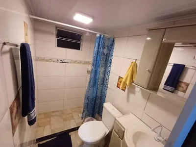 Uma casa de banho em Trip Adventure Hostel