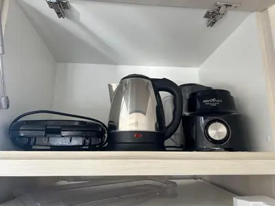 Comodidades para chá e café em Coberturas e apto para locação em Bombinhas, Mariscal