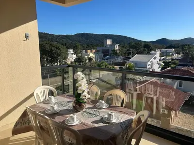 Uma vista geral da montanha ou uma vista da montanha a partir do apartamento
