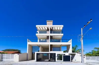 O edifício onde o apartamento está situado