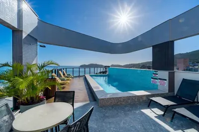A piscina em ou perto de Confortável Loft com Vista para o Mar, Condomínio com Piscina