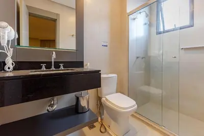 Uma casa de banho em Confortável Loft com Vista para o Mar - Condomínio com Piscina