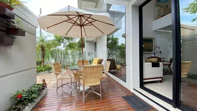 Uma varanda ou terraço em Aconchegante apartamento térreo na Praia de Mariscal