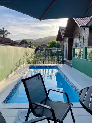 A piscina em ou perto de Chalés Costa Esmeralda Com Piscina , Bombinhas