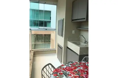 A cozinha ou kitchenette de Apto Almeida Moraes 2 suítes Meia Praia
