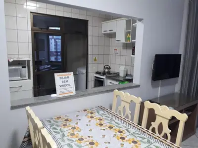 A cozinha ou kitchenette de Apartamento Meia Praia Itapema