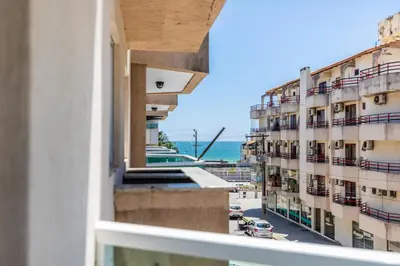 Uma vista do mar geral ou uma vista do mar a partir do apartamento