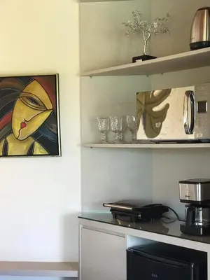 A cozinha ou kitchenette de Suíte Vista Mar Praia Estaleiro Balneário Camboriú