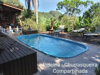A piscina em ou perto de Suíte Vista Mar Praia Estaleiro Balneário Camboriú
