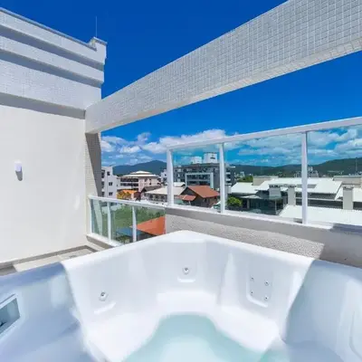 Cobertura duplex com 03 dormitórios e jacuzzi