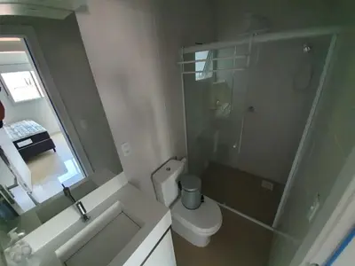 Uma casa de banho em Apto na praia de Palmas, próximo ao mar, climatizado e com piscina