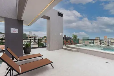 A planta de Adra 101 - Apartamento no Centro de Bombinhas - Rooftop com piscina e academia - À poucos Metros da Praia.