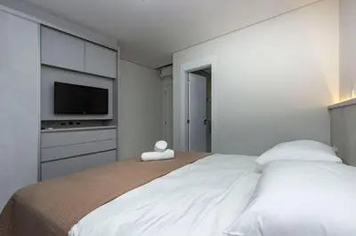 A planta de Adra 101 - Apartamento no Centro de Bombinhas - Rooftop com piscina e academia - À poucos Metros da Praia.