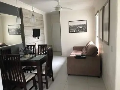 Uma área de estar em Lindo Apartamento 2 Quartos 5 min da Praia de BC