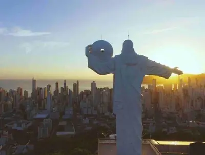 O nascer ou o pôr do sol visto a partir do apartamento