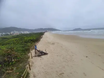 A planta de APARTAMENTO ENCANTADOR, À 400 METROS DA PRAIA DE PALMAS,