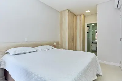 A planta de 1108 -Lindo e completo apto com piscina na Praia de Bombas