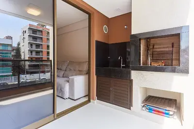A planta de 1108 -Lindo e completo apto com piscina na Praia de Bombas