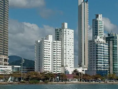 Uma vista geral de Balneário Camboriú ou a vista da cidade a partir do apartamento