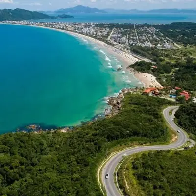 Lindo apartamento na praia de Mariscal Pé na areia