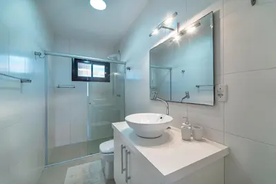 Uma casa de banho em Casa na praia de Morrinhos Bombinhas para 10 pessoas, Excelente localização