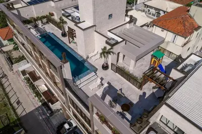 A piscina em ou perto de Aluguel Apartamento com 2 Suítes