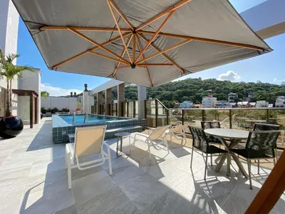 Uma vista geral da montanha ou uma vista da montanha a partir do apartamento