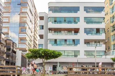 O edifício onde o apartamento está situado