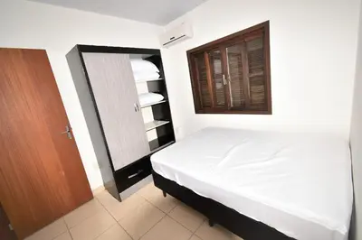 Uma cama ou camas num quarto em Casa Canela, 450 mts da Praia de Mariscal.