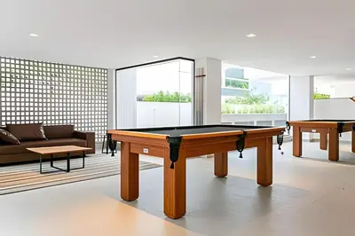 A planta de Jacuzzi coberta e aquecida com entrada particular