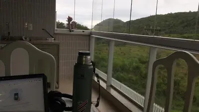 Uma vista geral da montanha ou uma vista da montanha a partir do apartamento