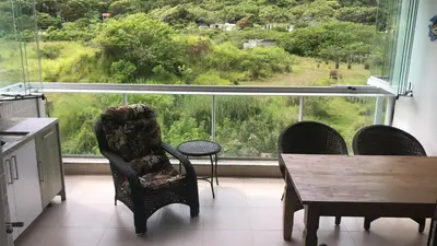 Uma varanda ou terraço em Apartamento funcional na Praia de Palmas Governador Celso Ramos