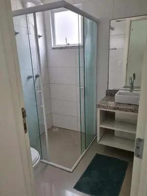 Uma casa de banho em Amplo e aconchegante apartamento com 3 quartos a 50m da praia de Bombas